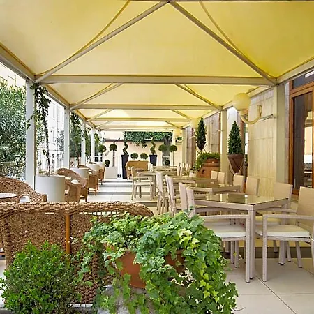 Ariston Hotel 4*