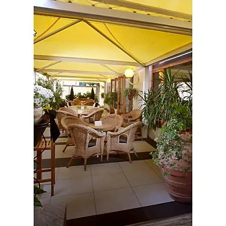 Ariston 4*